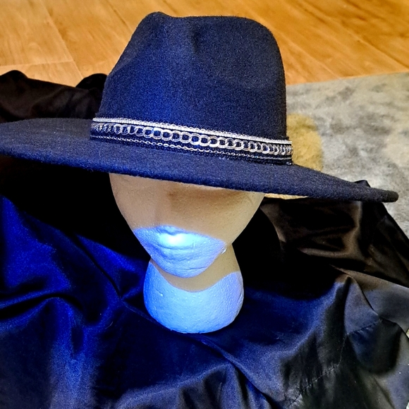 Wool STUNNER - Picture 3 of 7